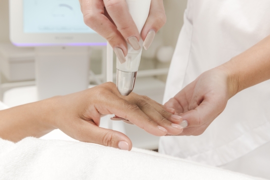 Dermadrop Behandlung Hand