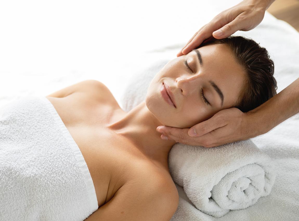 Spezielle Massagen aktivieren die Bioenergie oder können Verspannungen im Gesicht lockern.